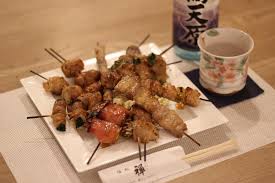 味処 禅の皿に並ぶ串焼き